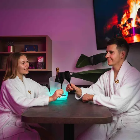 Private With Jacuzi, Sauna & Ev Charging