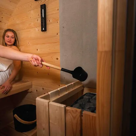 Private With Jacuzi, Sauna & Ev Charging