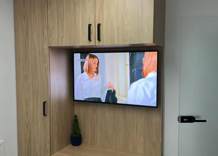 Private With Jacuzi, Sauna & Ev Charging Κραν